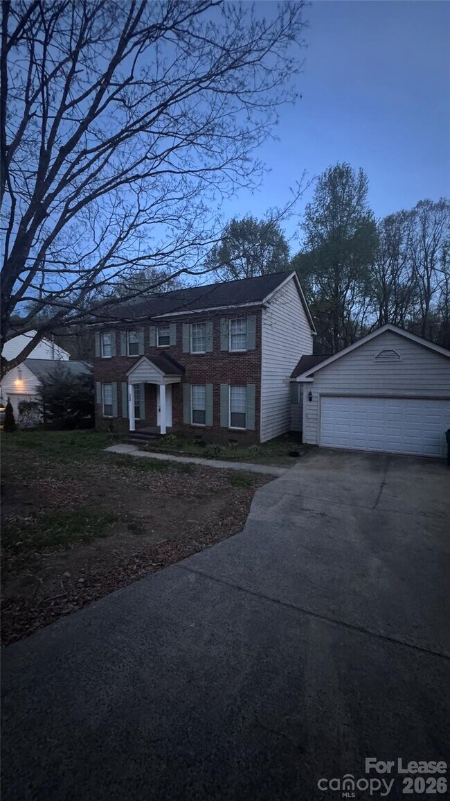 Foto del edificio - 2206 Killarney Pl