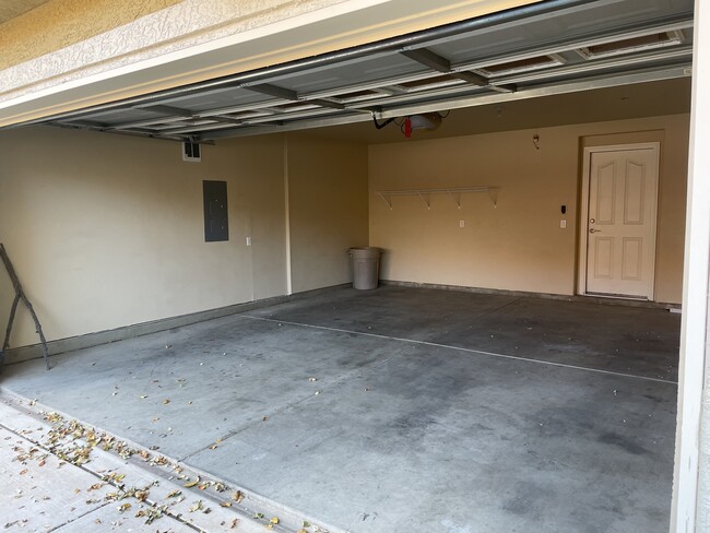 Double attached garage - 601 Menaul Blvd NE