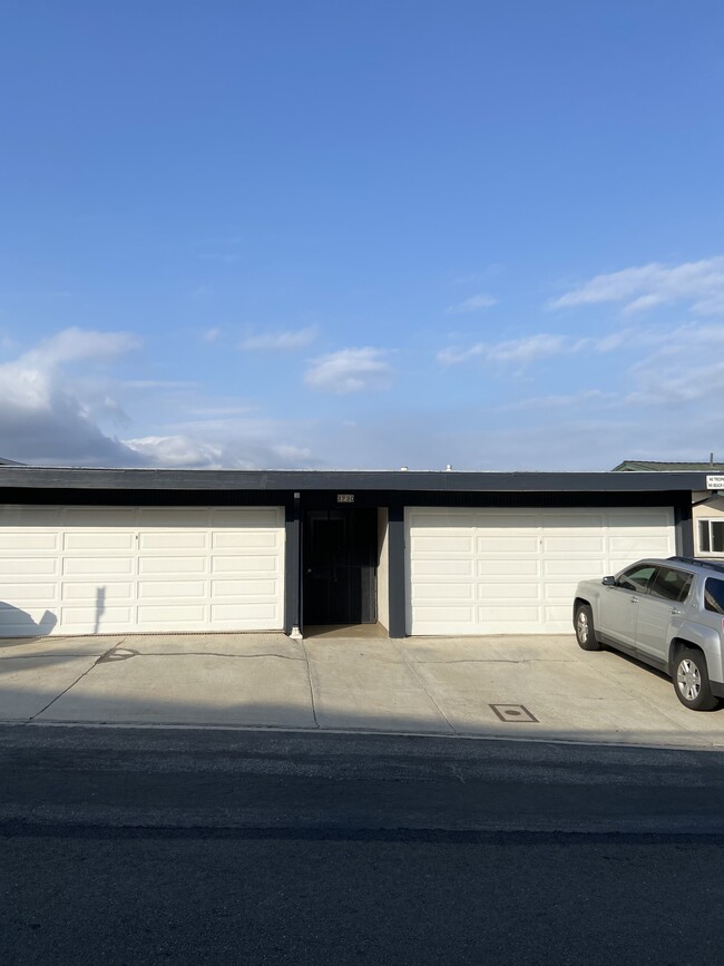 Entrance driveway and garages - 3730 Bluff Pl