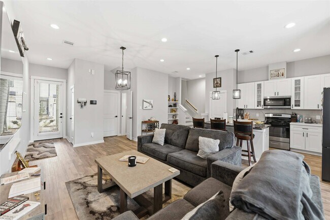 Foto del edificio - 417 Stonework Garden Ln