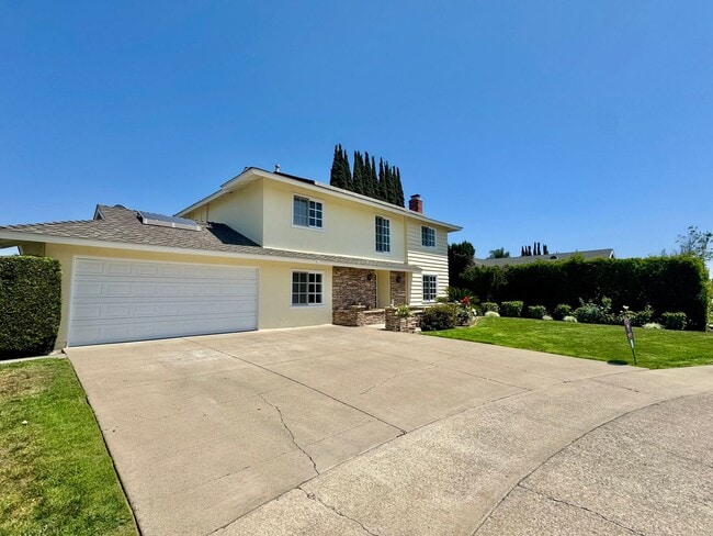 Building Photo - Beautiful 5B/2.5BA Home With Office Locate...