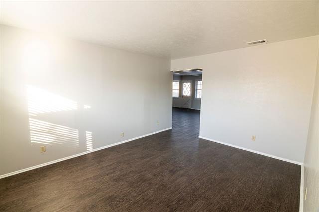 Foto del edificio - 704 Kindred Ln