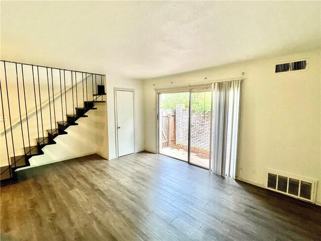 Building Photo - 5806 Belmoor Dr