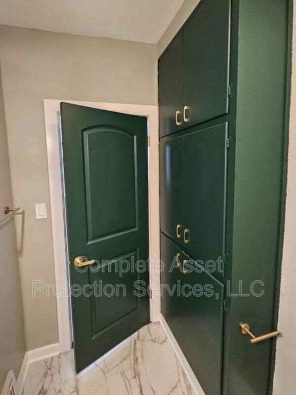 Building Photo - 917 W 144th St