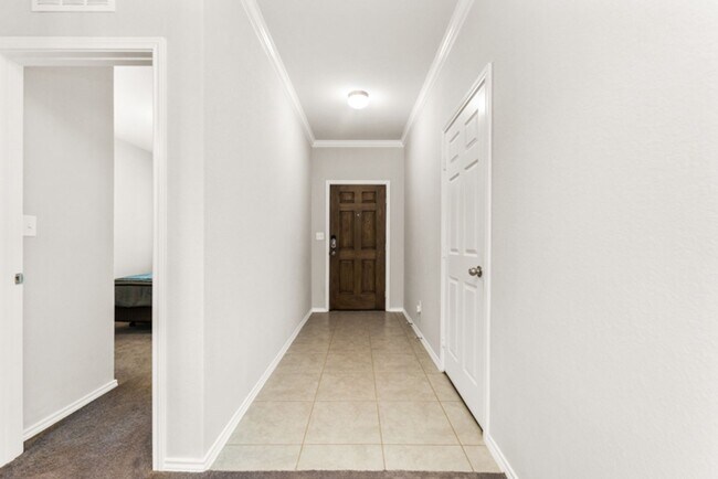 Foto del edificio - 4 bedroom 3 full bathroom on a large corner lot in Arcadia Ridge- Far West side of SA