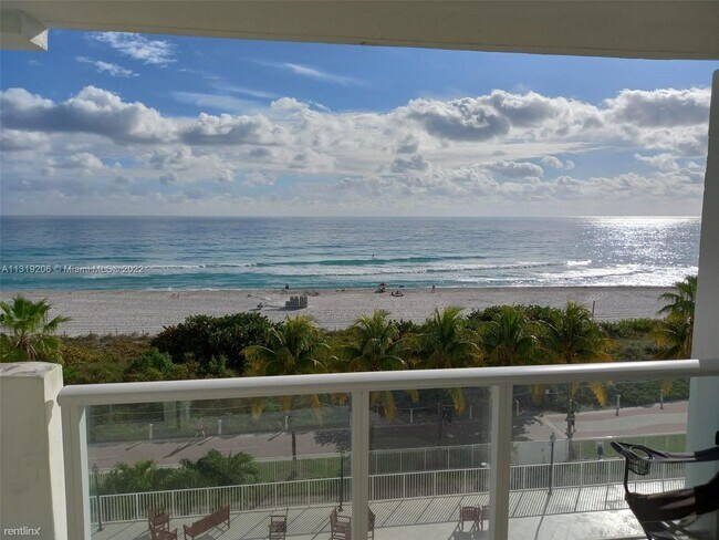 Foto del edificio - 1 br, 1.5 bath Condo - 5601 Collins Ave Ap...