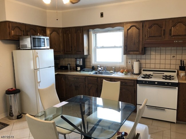 Building Photo - 205 Hazel St