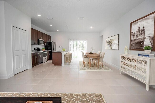 Foto del edificio - 483 Marion Oaks Blvd