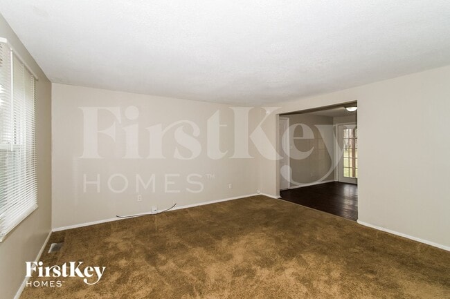 Building Photo - 1733 Mutz Dr