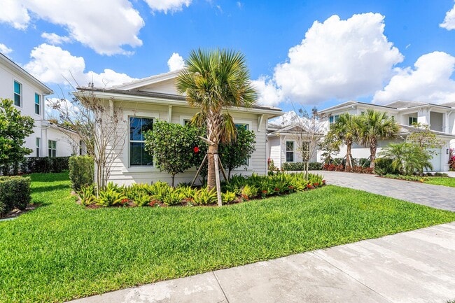 Foto del edificio - 9256 Crestview Cir