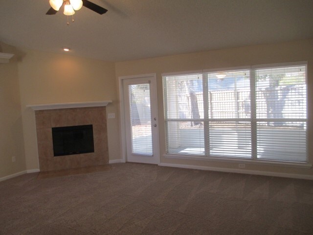 Foto del edificio - 2952 Majestic Oaks Lane