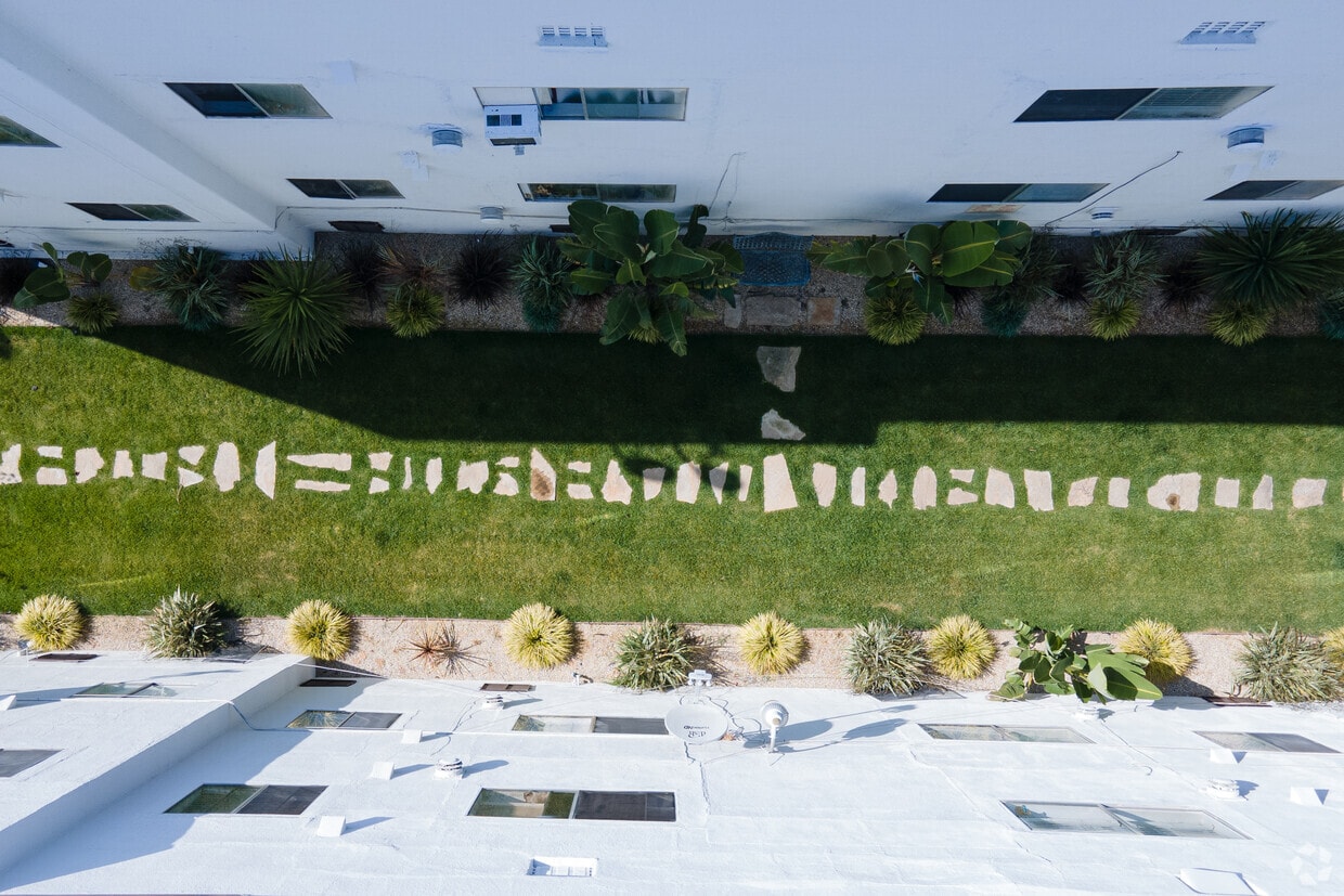 Courtyard - Oxford I