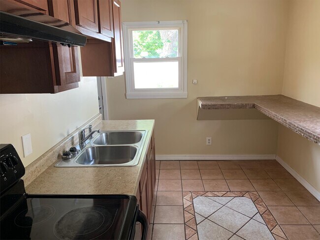Building Photo - 228 Arcadia Dr
