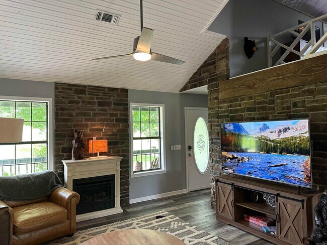 Foto del edificio - 896 Vaughn Rd