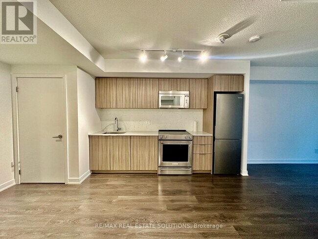 Photo du bâtiment - 30 Samuel Wood Wy