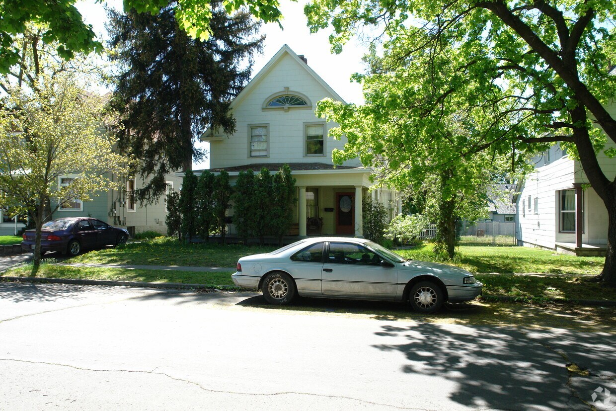 Primary Photo - 1011 W Augusta Ave