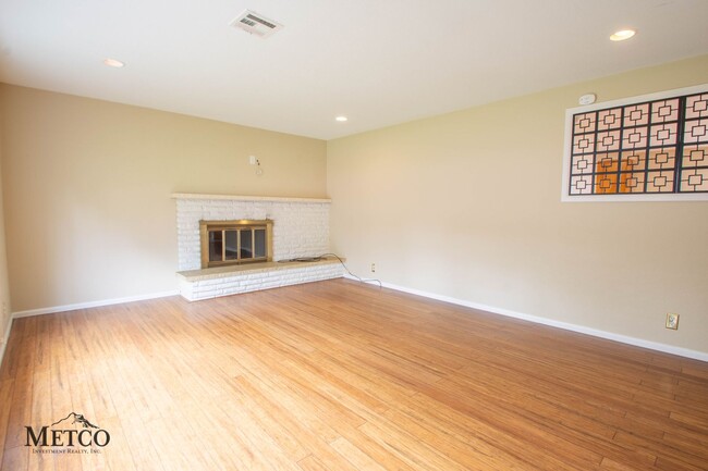 Building Photo - 07802