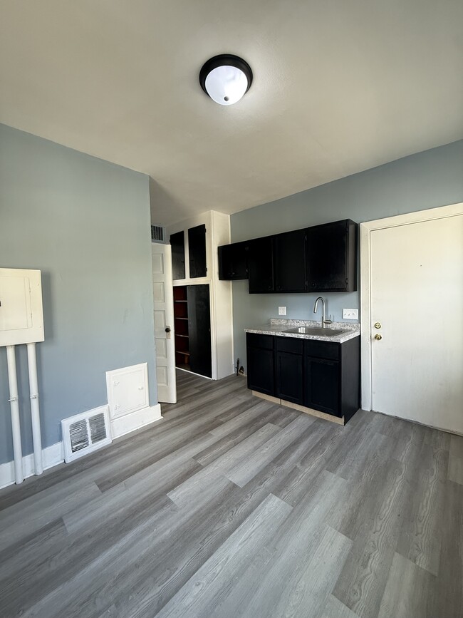 Building Photo - 215 E South St