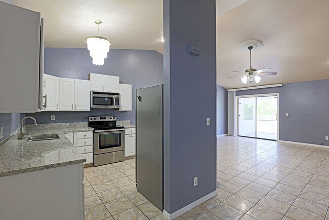 Foto del edificio - Duplex Cape Coral 3818