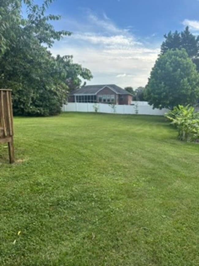 Building Photo - Maryville 37803 - 3 bedroom 2.5 bath home - Call Debra Johnson (865) 591-8281