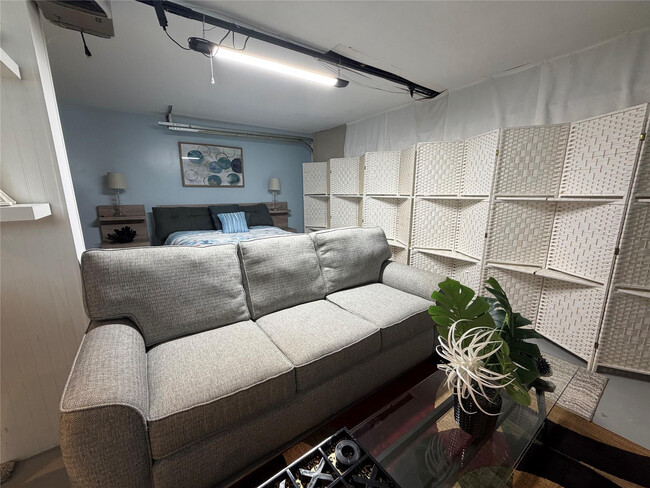 Building Photo - 2787 SE 14th St