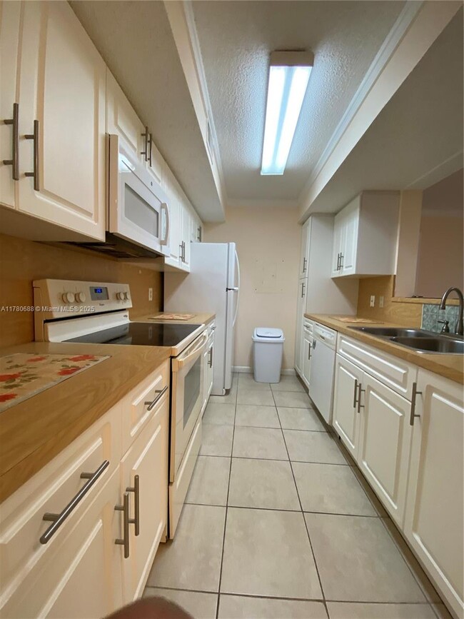 Foto del edificio - 10440 SW 156th Ct