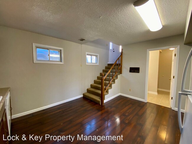 Building Photo - 2 br, 2 bath House - 375 Pineview Dr