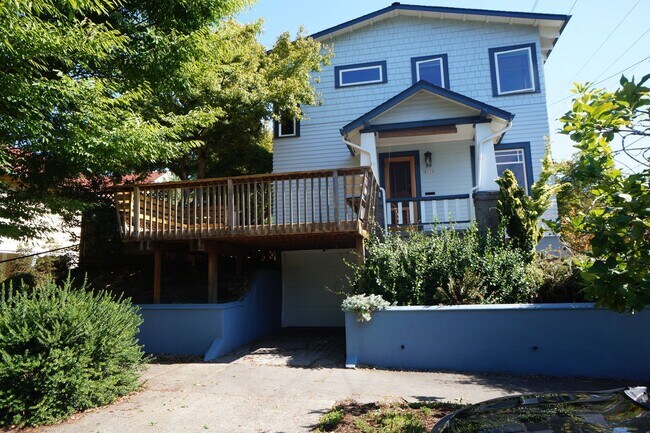 Foto del edificio - Amazing two bedroom sellwood beauty!