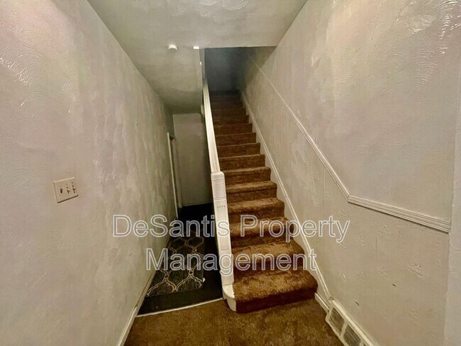 Building Photo - 2903 Stayton St