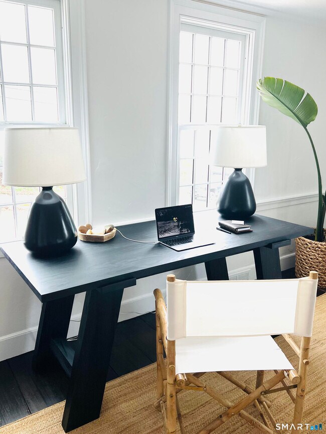 Foto del edificio - 450 Harbor Rd