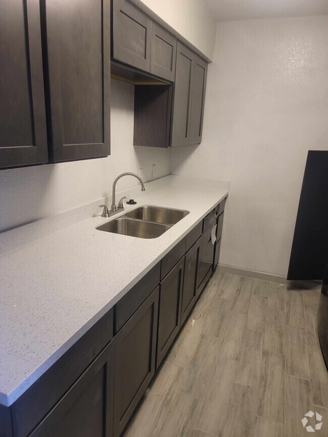 77073 Apartments under 900