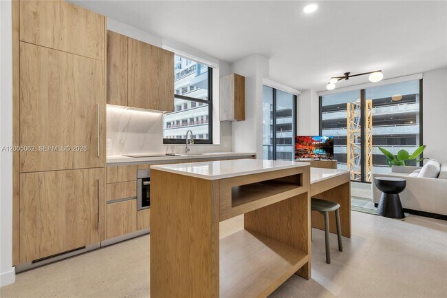 Building Photo - 11 NE 6th St