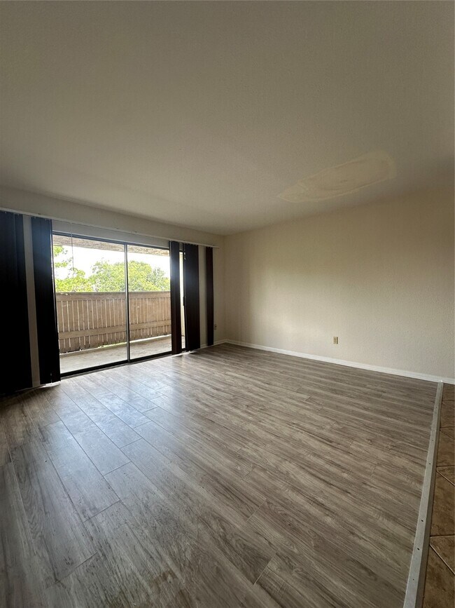 Building Photo - 8421 Hearth Dr