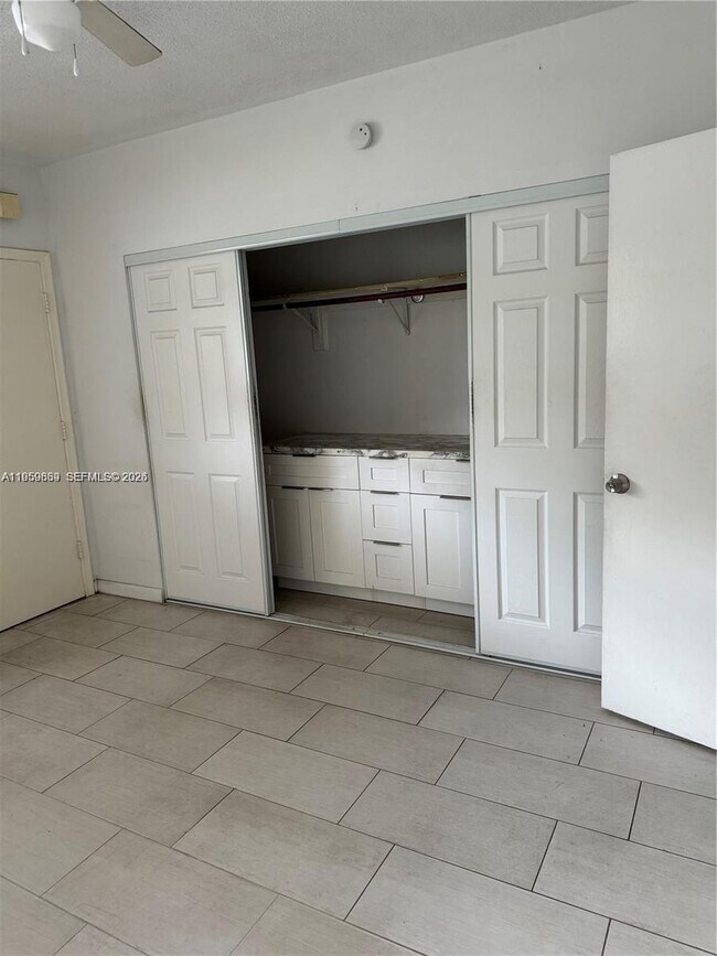 Foto del edificio - 285 NE 191st St