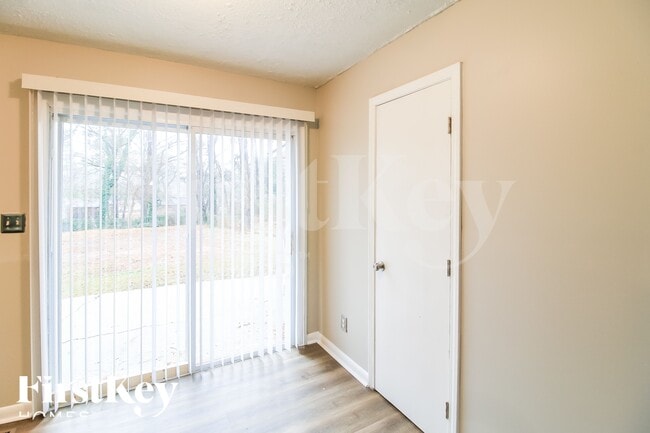 Building Photo - 6683 Wolf River Dr