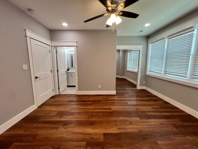 Building Photo - 6 Bedroom in Fort Sanders w/ Ensuite Bathr...