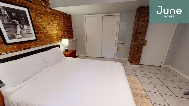 Building Photo - ROOM ONLY in 6-bed/2.0-bath Home