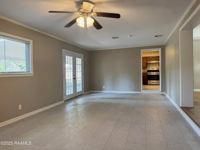 Building Photo - 216 Brentwood Blvd