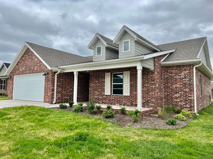 SingleFamily Home Stunning Applewood Plan House for Rent in Tontitown, AR