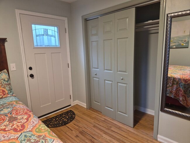 Seperate Studio Entrance - 303 Appleton St