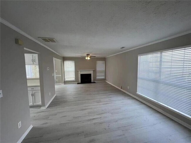 Building Photo - 950 Buckley Pl