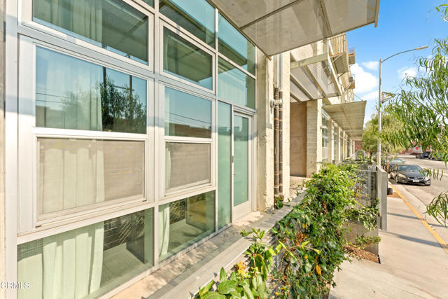 Building Photo - 530 S Hewitt St