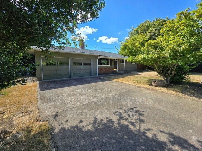 Building Photo - 2550 NE Seavy Cir