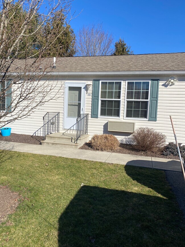 8 Rockledge Ct, Ledyard, CT 06339 House Rental in Ledyard, CT