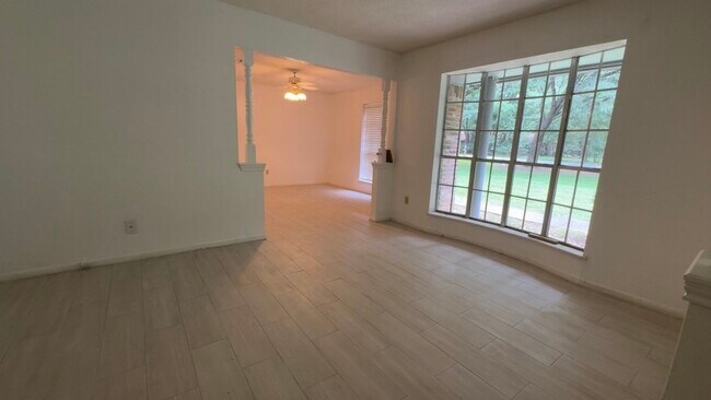 Building Photo - 22803 Trailwood Ln