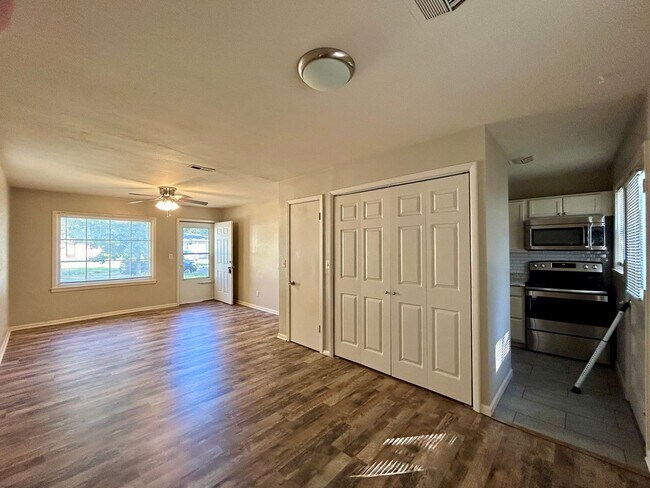 Foto del edificio - 3 Bedroom on S Glenn, Wichita KS!