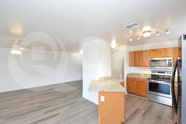Building Photo - 8830 W Coronado Dr