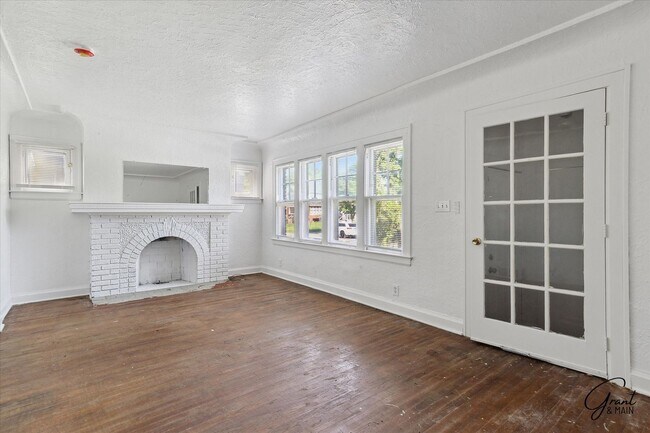 Foto del edificio - 10343 Crocuslawn Ave