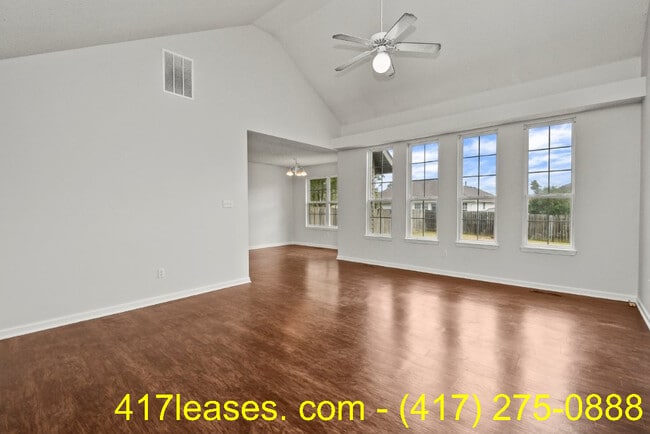 Foto del edificio - 834 S Duke Ave