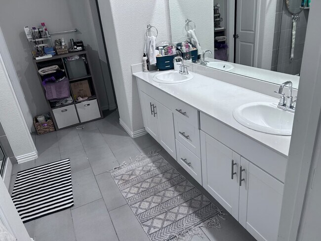 Foto del edificio - 447 Crystal Clear Ln